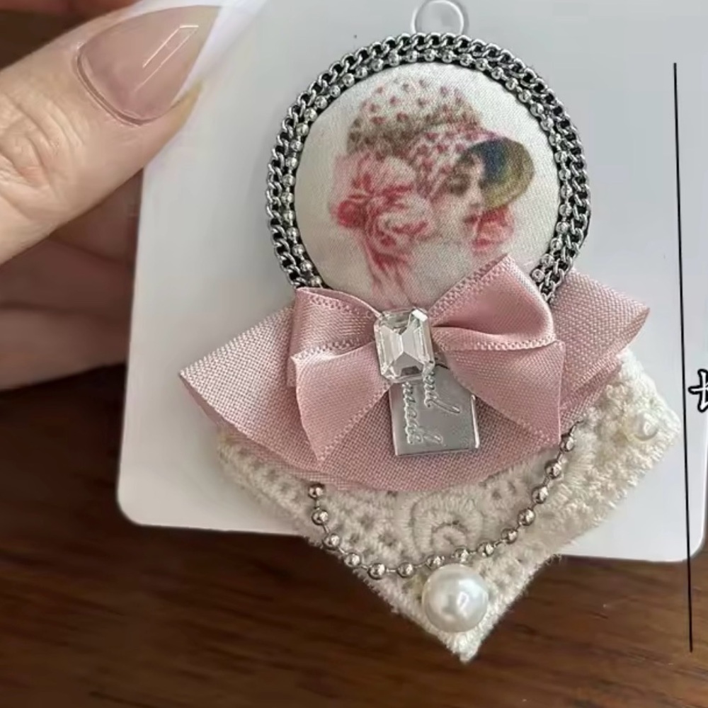 Vintage Design Elegant Pink Brooch with Bow and Pearl